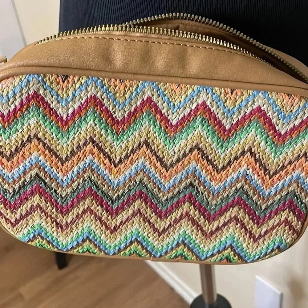 Crossi crossbody multicolor EUC